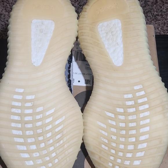 Adidas Yeezy Boost 350 V2 in White and Black - Picture 5 of 7